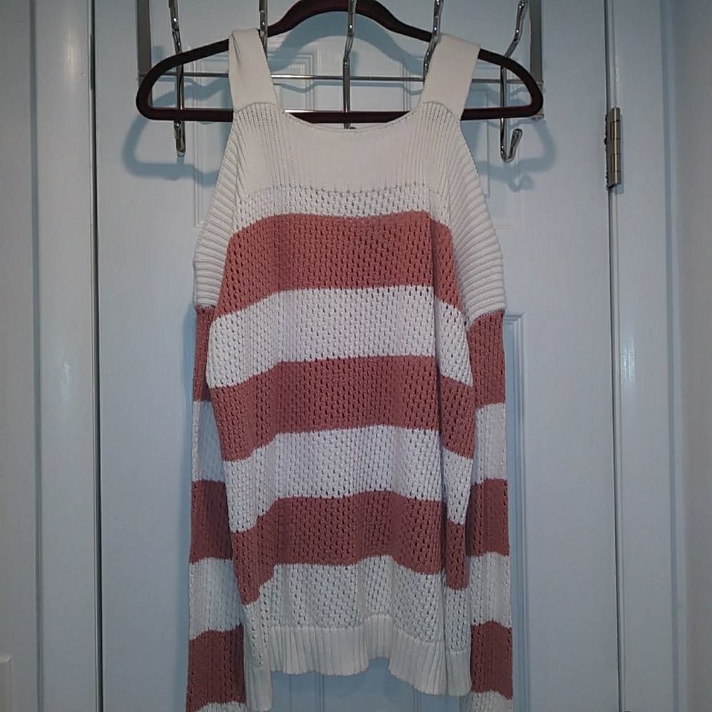 Open shoulder shirt